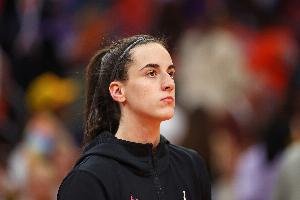 必发-克拉克宣布缺席后WNBA全明星最低票价从121美元跌至64美元